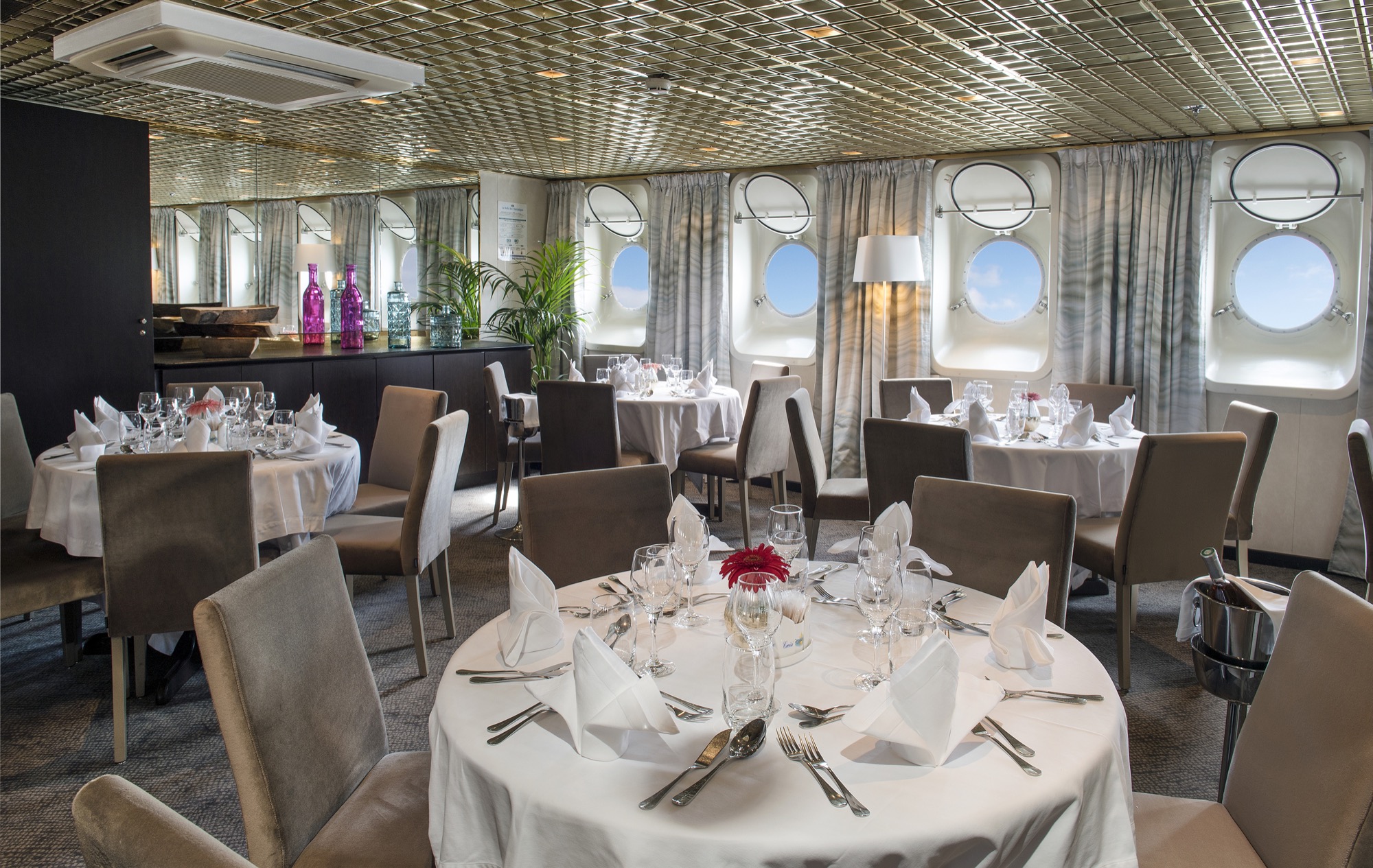 CroisiEurope MS LA Belle de'Adriatique Restaurant 2.jpg